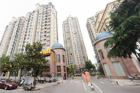 金栗园小区3室2厅1卫118㎡精装修带车库和副房